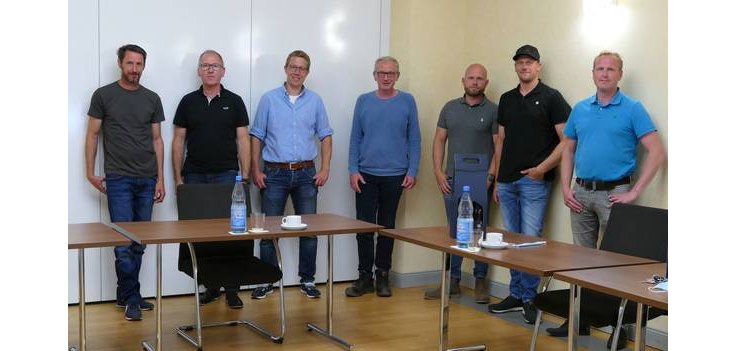 V. l. n. r.: Landwirt Pascal Delord, Ortsvorsteher Stephan Hübinger, Landwirt Michael Jünck, Bürgermeister Guido Orthen,Bauunternehmer Tobias Heming aus Borken,Toilettenwagenverleiher Thomas Sprenger aus Lembeck, Steuerberater André Konniger aus Velen