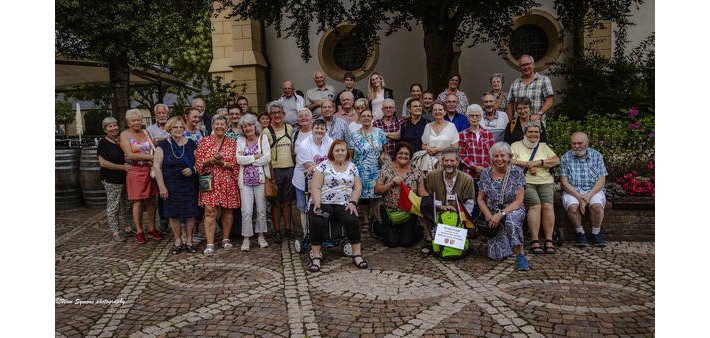 Die Gruppe aus Brasschaat vor der Laurentius-Kirche / Foto: Wolfgang Horrmann | Die Gruppe aus Brasschaat vor der Laurentius-Kirche / Foto: Wolfgang Horrmann