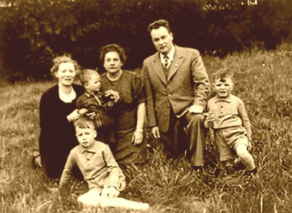 Frieda Nadig zusammen mit Familie Reinhold Müller (©Günter Schmitt)